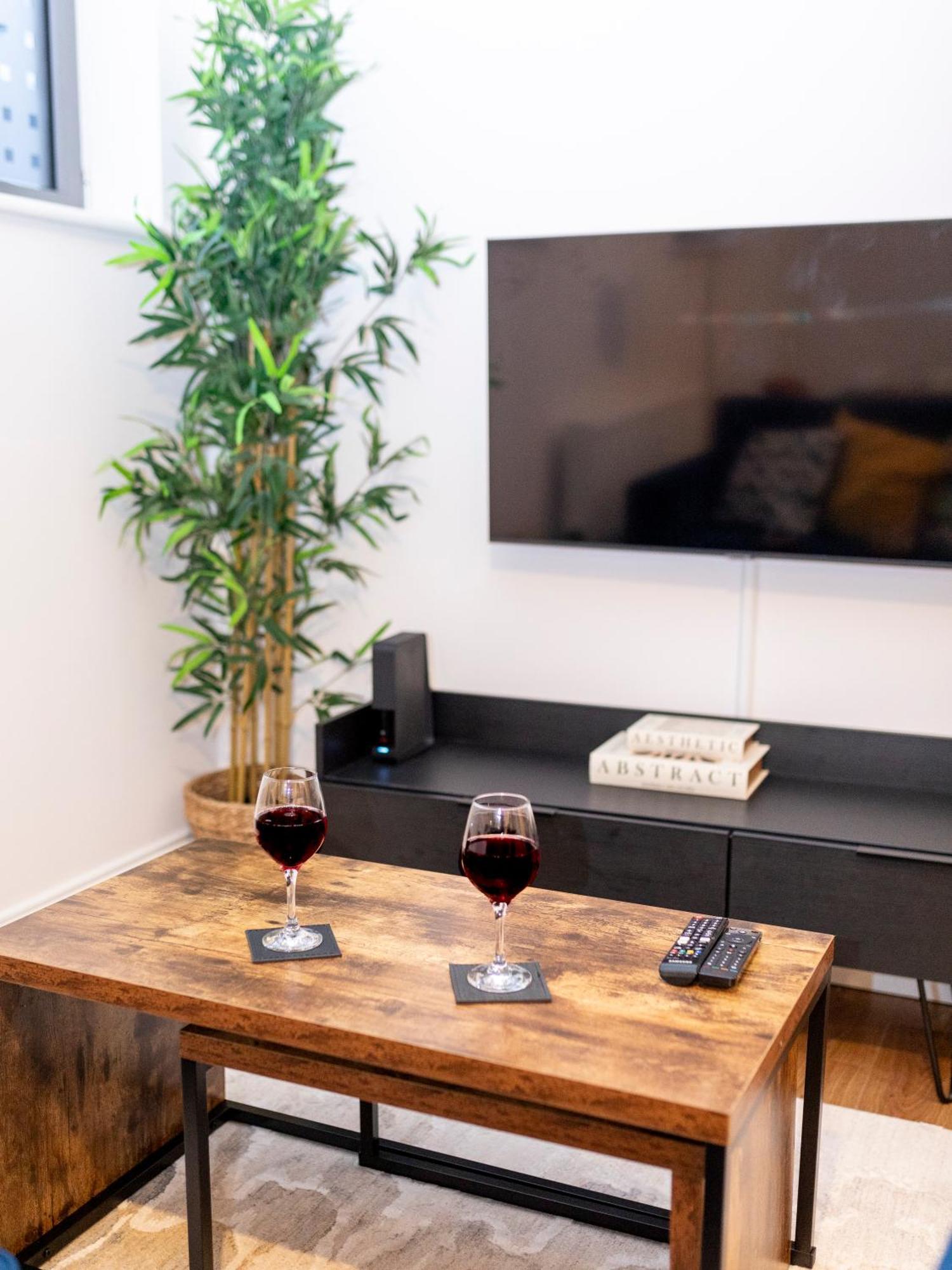 Modern 2- Bedroom In Redhill! * Redhill (Surrey)