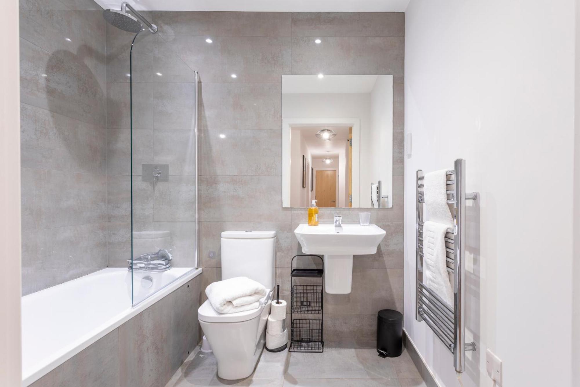 Modern 2- Bedroom In Redhill! Redhill (Surrey)